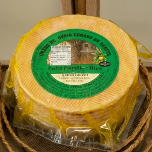 Queso de oveja en aceite de oliva, pieza entera